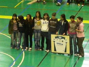 Jugadoras del juvenil femenino con Patricia Rodrguez