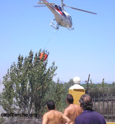 Helicóptero vaciando el 