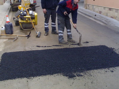 Compactament i enquitranada final de carrer